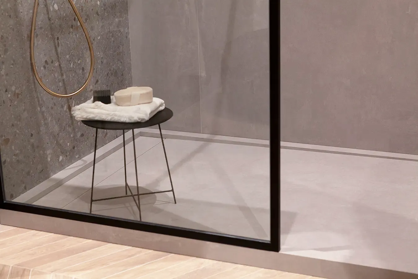 Shower trays in porcelain stoneware