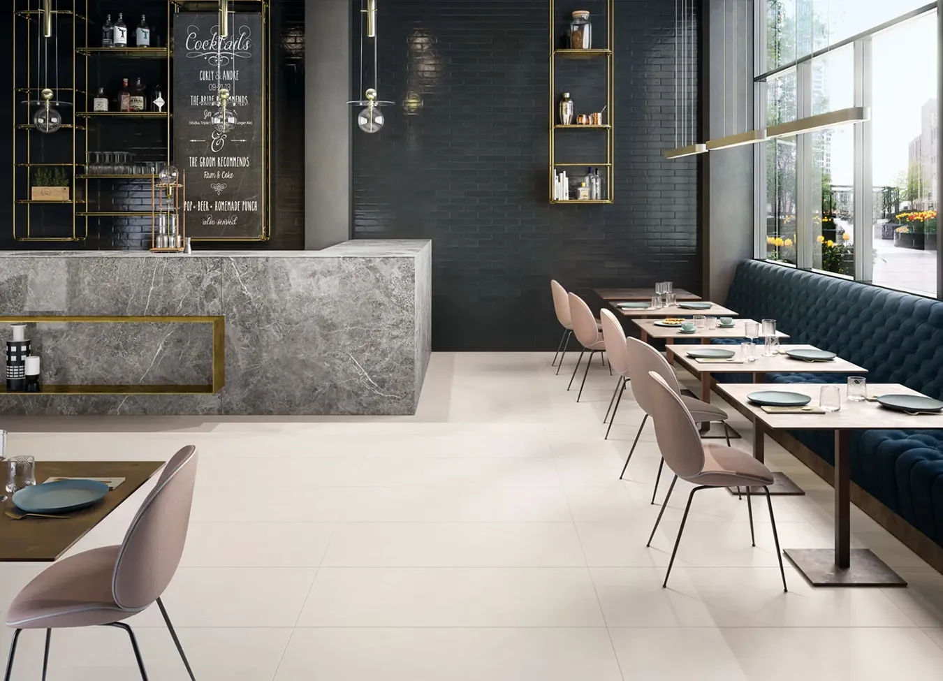 Pavimento effetto resina bianco in un ristorante moderno con arredamento elegante.