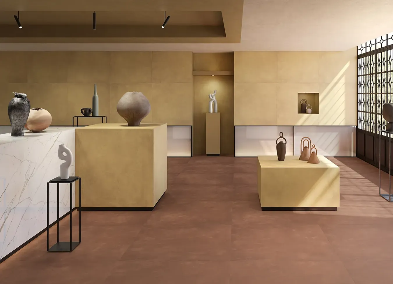 Azulejos con efecto metálico de cobre en el ambiente de una galería de arte contemporáneo.