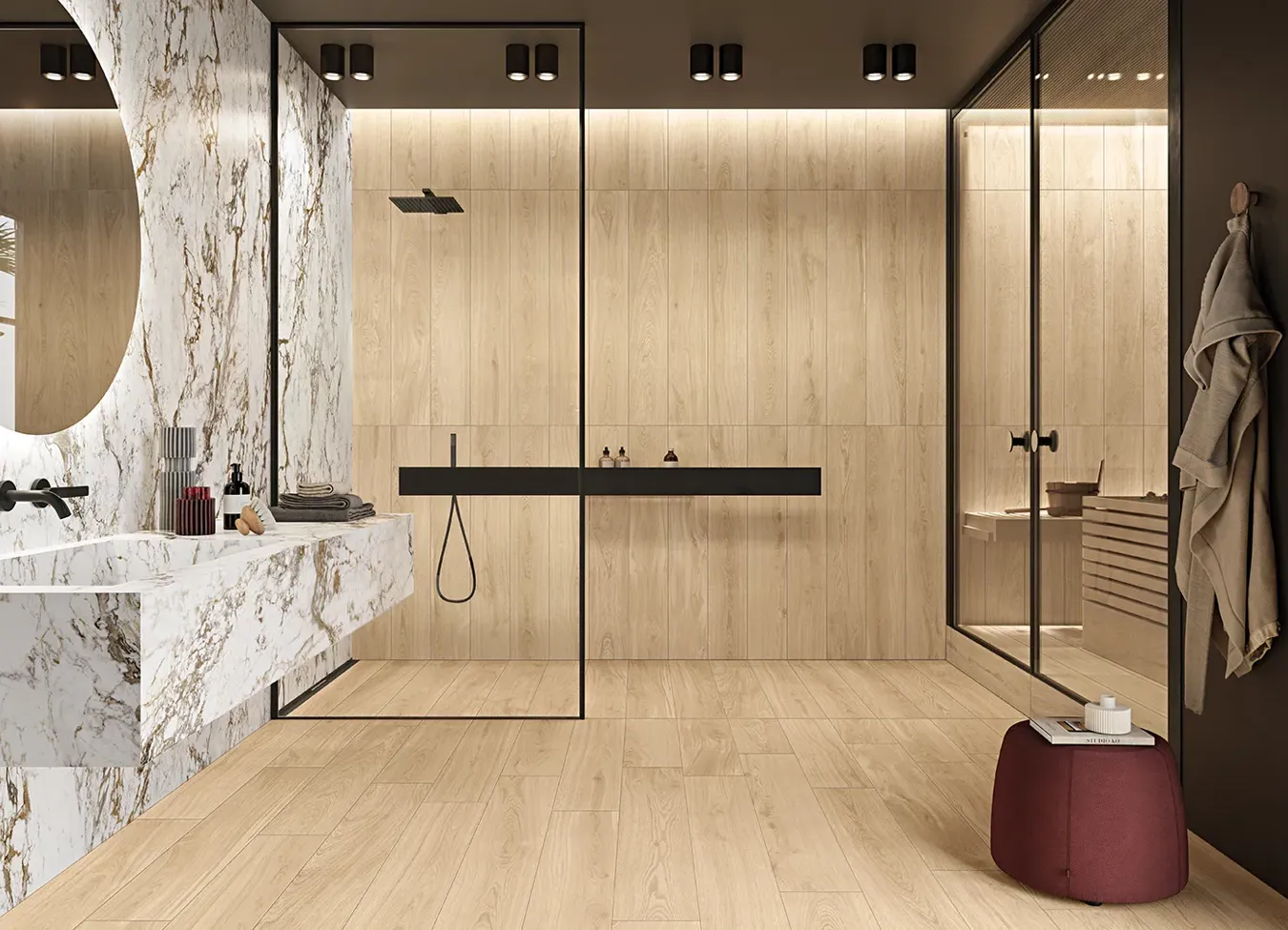 Bagno sofisticato con pavimento e piatto doccia in listelli rettangolari di gres porcellanato effetto legno, che aggiungono calore e stile naturale.