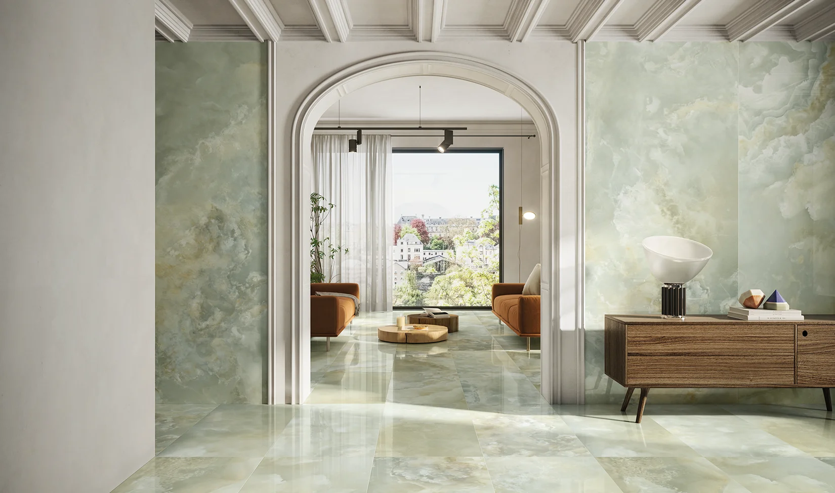 Interno lussuoso con effetto marmo onice multicolor, grandi lastre decorative su pareti e piastrelle rettangolari sul pavimento, arredamento moderno.